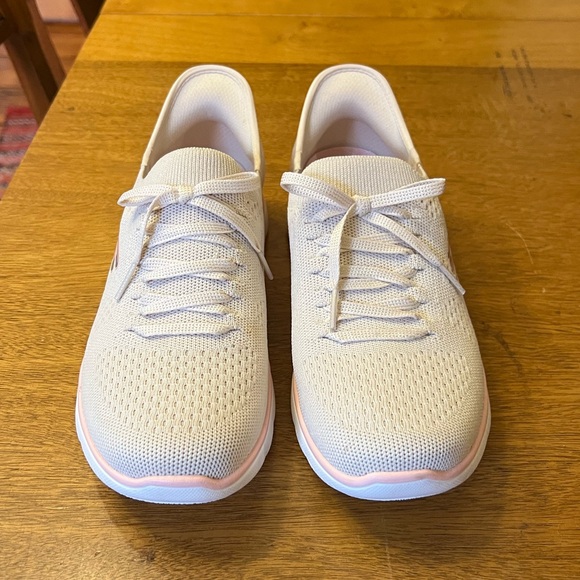 Skechers hands free slip-in sneakers - Summits - New Daily pink 8.5 NWOT - Picture 2 of 8